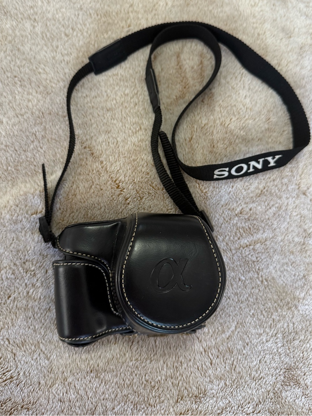 SONY A5100 MIRRORLESS VLOGGING CAMERA - Black